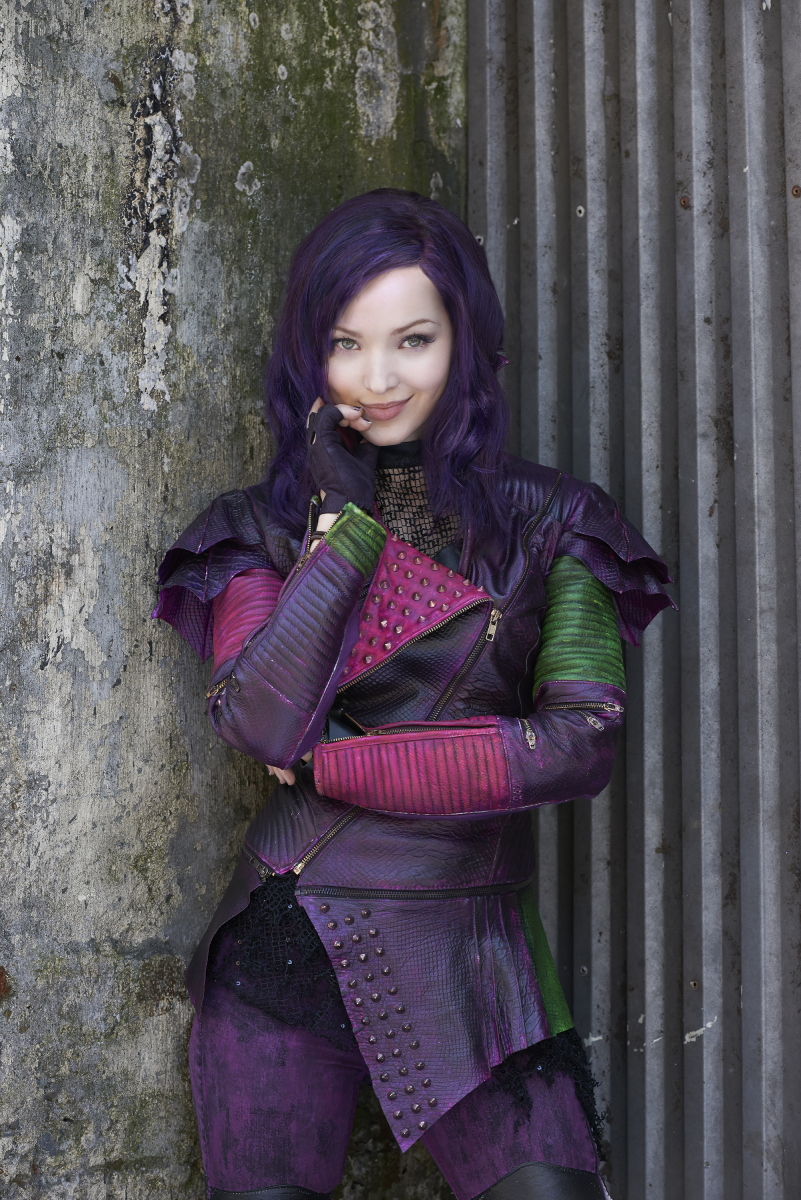 Lời dịch Rotten to the Core (Descendants) - Dove Cameron, Cameron Boyce, Booboo Stewart, Sofia Carson - ảnh 2