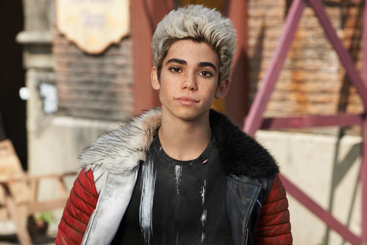 Lời dịch Rotten to the Core (Descendants) - Dove Cameron, Cameron Boyce, Booboo Stewart, Sofia Carson - ảnh 3