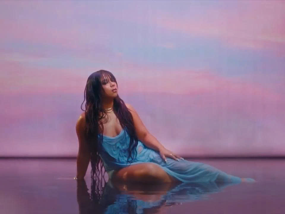 Lời dịch Girls Like Me Don't Cry - Thuy