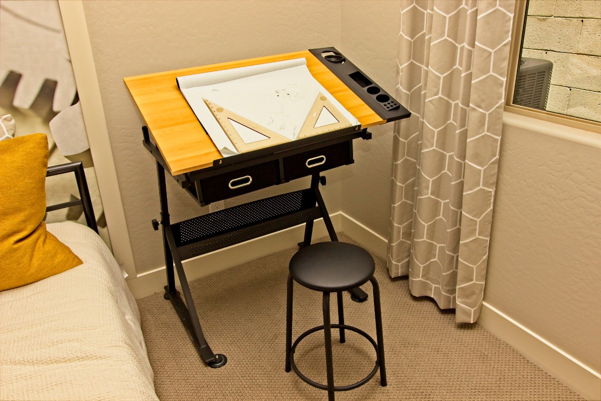 Drafting table