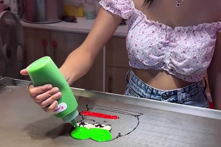 Cô Gái Làm Bánh Pancake Hoạt Hình Điệu Nghệ