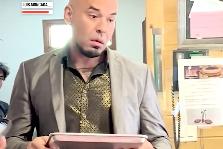 Dàn Diễn Viên Breaking Bad Tái Ngộ Trong Một Nhà Hàng