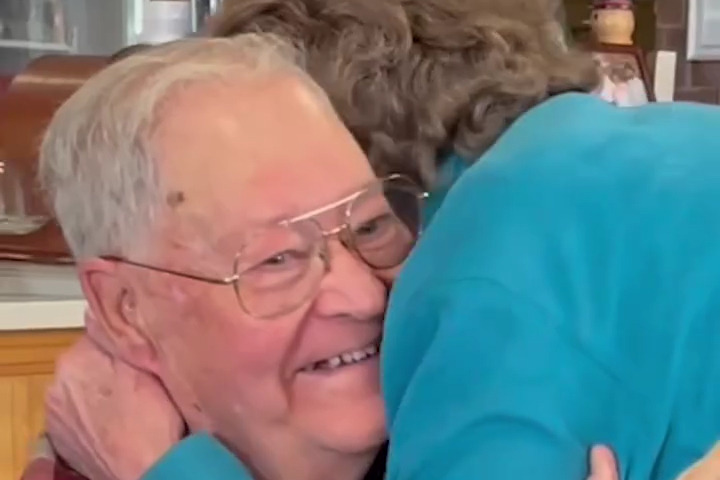 Cụ Ông 85 Tuổi Cầu Hôn Người Thương Thời Trung Học