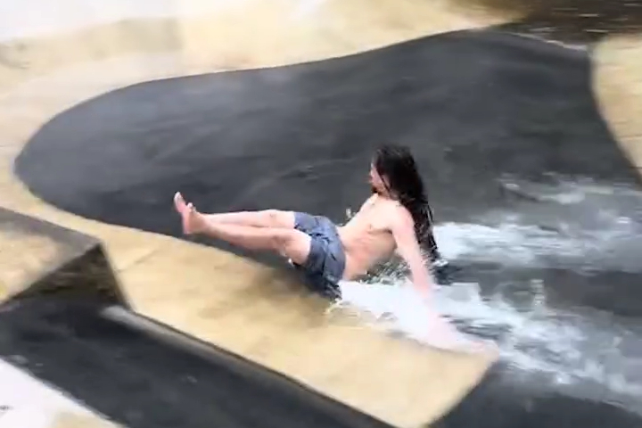 Công Viên Trượt Ván Hóa Thành Công Viên Nước