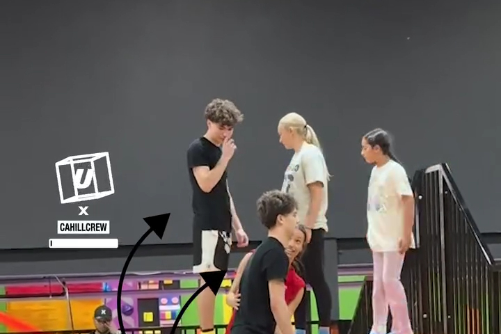 Hai Anh Em Trai Có Ngôn Ngữ Yêu Thương Hoàn Toàn Khác Nhau