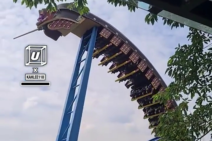 Tàu Lượn Cướp Biển Lộn Vòng Siêu Đỉnh