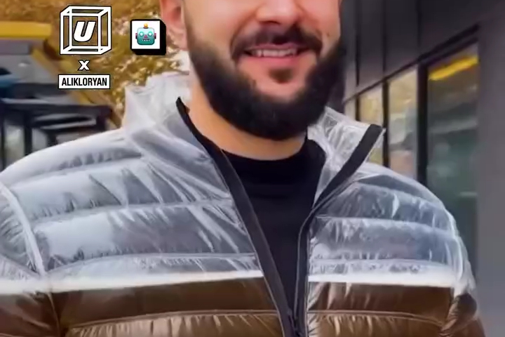 Anh Này Rót Bia Từ Chính Chiếc Áo Khoác Của Mình Luôn