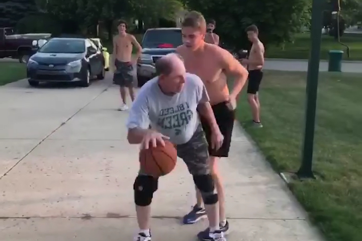 Ông Nội Làm Chủ Cuộc Chơi