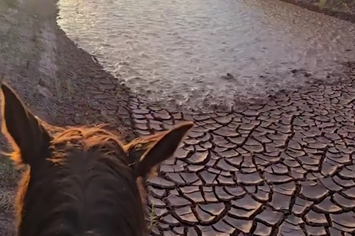 Dòng Sông Tái Sinh Vùng Đất Khô Cằn