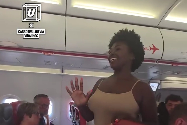 Thông Báo Trên Máy Bay Khiến Ai Cũng Rơi Nước Mắt