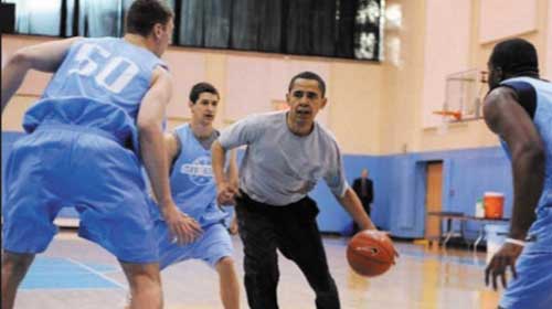 Barack Obama chơi bóng rổ - Barack Obama plays basketball
