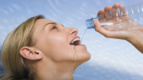 Uống quá nhiều nước có thể dẫn đến tử vong - Drinking Too Much Water Can Be Deadly
